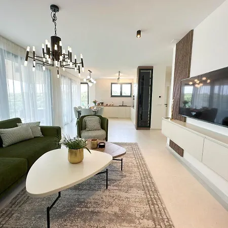 Luxury Emerald